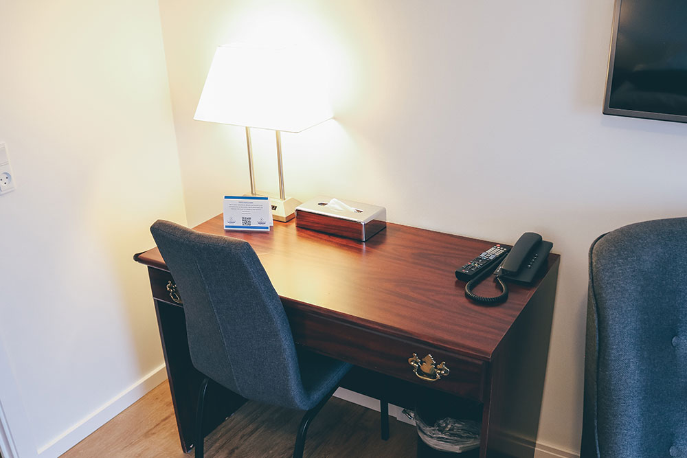 DOUBLE ROOM